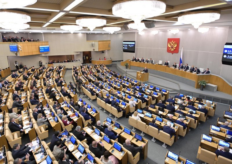 Ruski zastupnici pooštrili zakone za progon oporbe, uvedena doživotna kazna za 'veleizdaju'