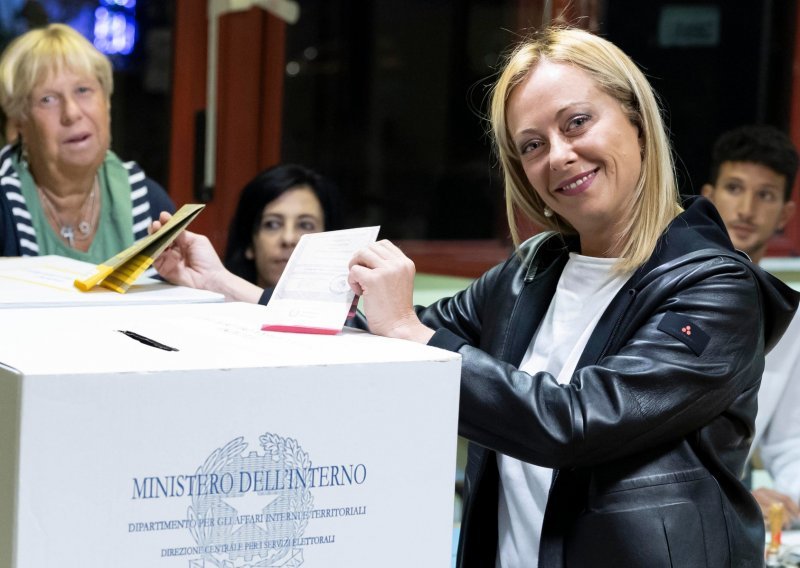 Izlazne ankete: Desna koalicija osvojila 41-45 posto glasova, Meloni na putu da postane prva talijanska premijerka u povijesti