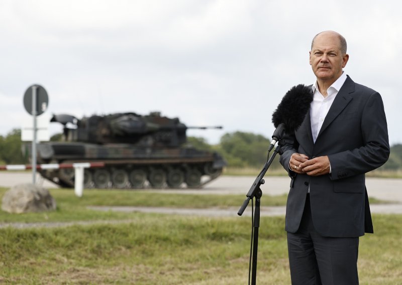 Nervozan intervju za New York Times: Njemački kancelar Scholz pobjesnio na pitanje o tenkovima za Ukrajinu