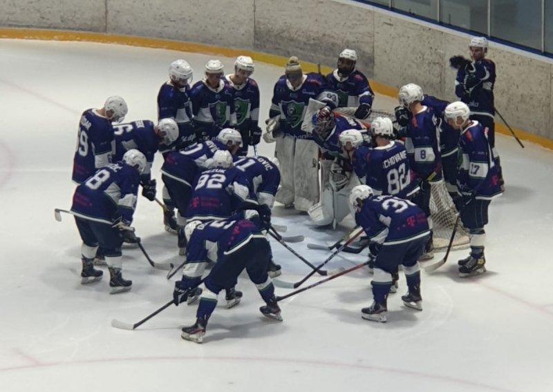 Hokejaši iz Siska oduševili s tri uvjerljive pobjede na snažnom turniru u Sofiji: 'Vjerovali smo da ga možemo osvojiti, ali…
