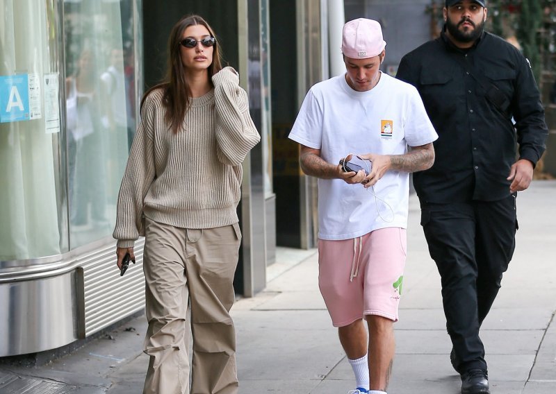 [FOTO] Hailey i Justin Bieber uživali u zajedničkoj šetnji Los Angelesom