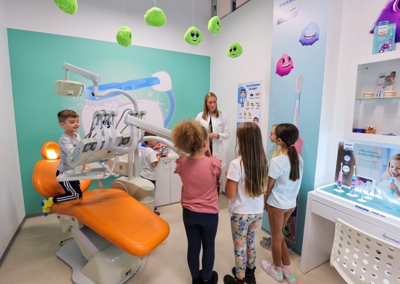 Vesela i šarena replika stomatološke ordinacije u MiniPolisu okupila poznate mame i njihovu djecu u edukativnoj igri i zabavi