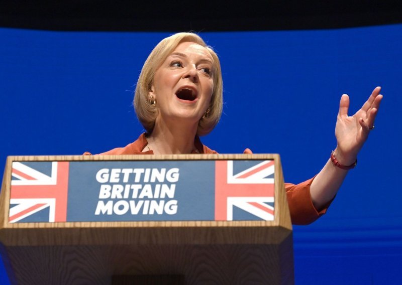 [VIDEO] Britanska premijerka izazvala bijes zbog korištenja pjesme 'Moving on up' na stranačkom skupu: Prisjetili smo se pjesama koje su koristili i hrvatski političari