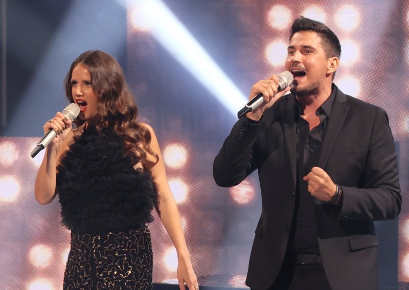 Nastupom oduševili žiri: Nakon prve emisije 'Zvijezde pjevaju' na prvom mjestu su novinarka Matea Šeparović i Bojan Jambrošić