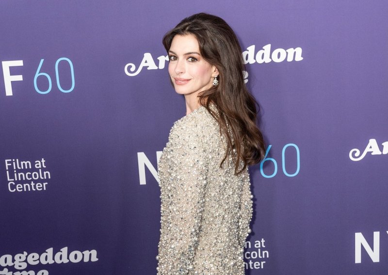 Haljina i čizme koje se pamte: Nikad ljepša Anne Hathaway ima ludo dobar stajling