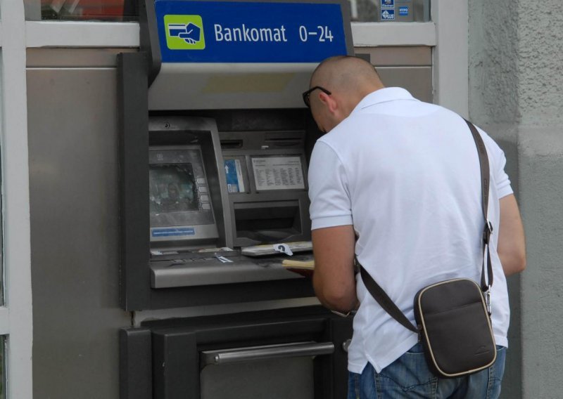 Norvežanin otkrio i s bankomata demontirao čitač kartica