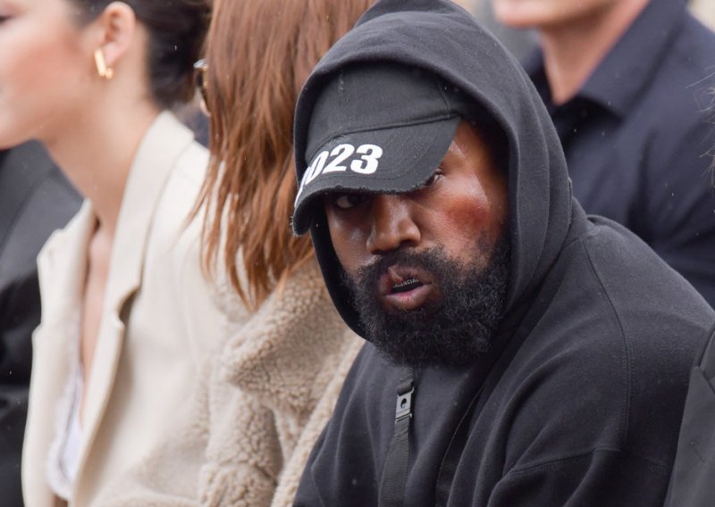 Kanye West kupuje desničarsku društvenu mrežu Parler