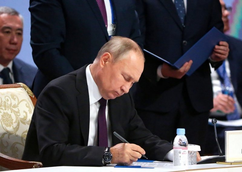 Putin je uveo ratno stanje u anektiranim područjima u Ukrajini