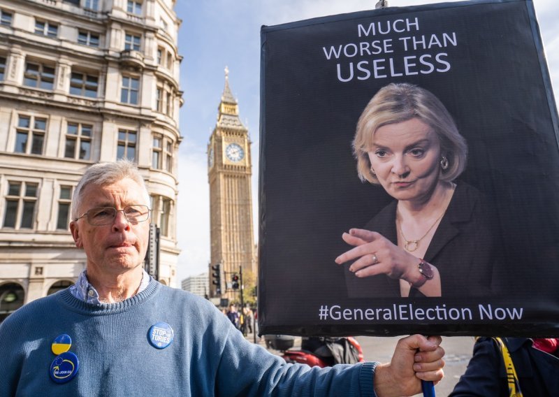 [VIDEO] Naguravanja i svađe u parlamentu: Liz Truss broji posljednje sate na mjestu britanske premijerke?