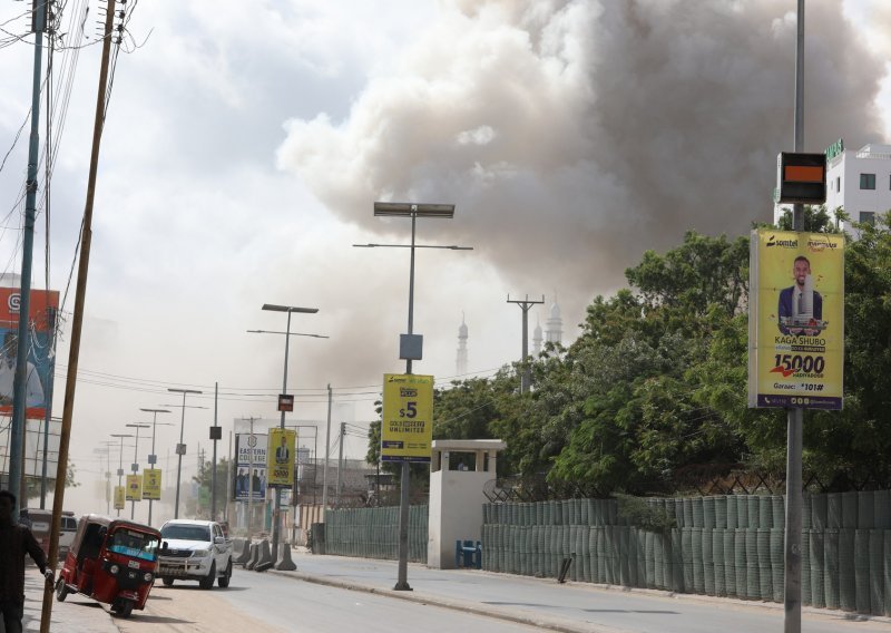 Najmanje 100 ljudi ubijeno u bombaškom napadu u glavnom gradu Somalije