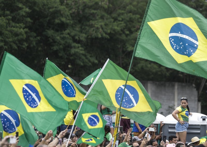Kampanja u Brazilu pri kraju, Lula povećao prednost u anketi za šest postotnih bodova