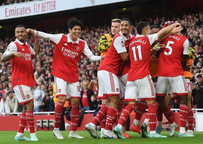 [FOTO] Arsenal se 'peticom' vratio na vrh; minimalno slavlje Manchester Uniteda