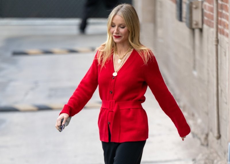 Njezina verzija poslovnog odijevanja: Gwyneth Paltrow vješto spojila kratke hlače i kultne natikače