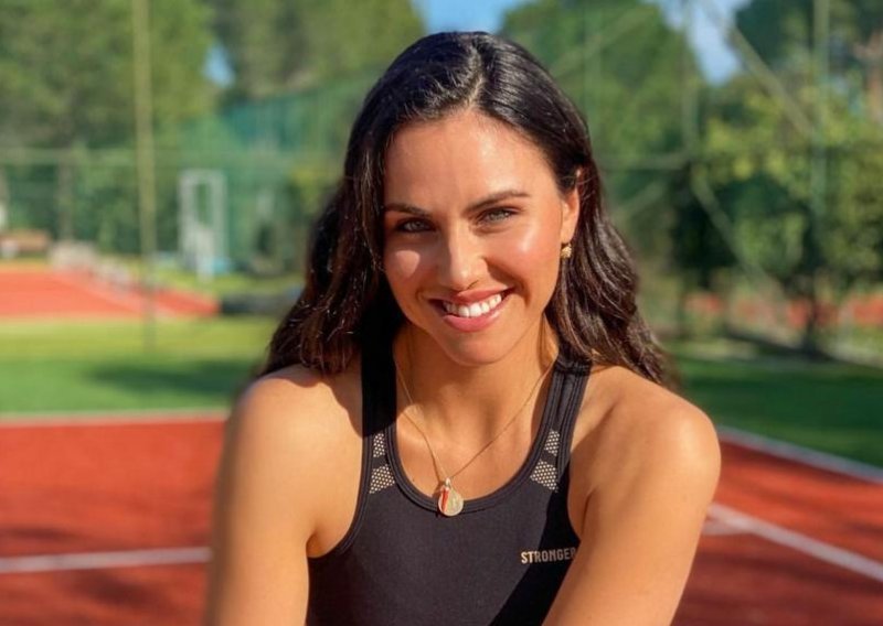 [FOTO] Lijepa tenisačica iz Makarske koja obožava humanitarni rad sada ima novi profesionalni izazov, a jako je zanimljiva i sponzorima