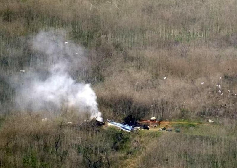 Sedmero mrtvih u padu helikoptera u Italiji, među poginulima i 13-godišnja djevojčica