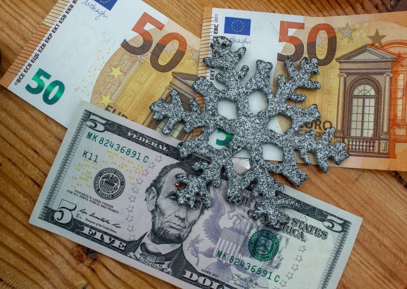 Dolar oštro pao prema košarici valuta, euro ponovno iznad 1 dolara