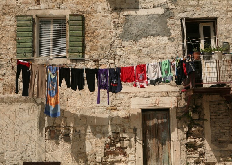 Sprema se velika čistka u Splitu: S ulica nestaju štekati, kiosci, klime, bankomati, pa i - užad za rublje