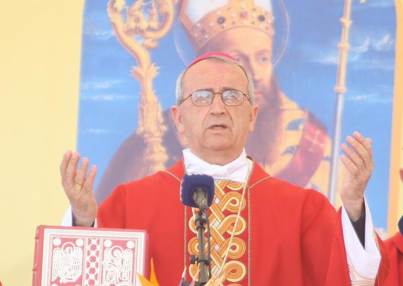 Nadbiskup protiv križa od pet tona na Velebitu