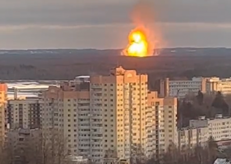 [VIDEO] Izbio velik požar u blizini St. Peterburga, eksplodirao plinovod