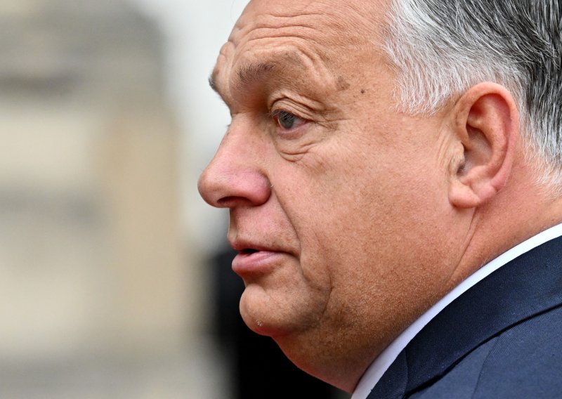 Orban ponovno stavio šapu na Hrvatsku. Ovaj put se umotao u šal s kartom 'Velike Mađarske'
