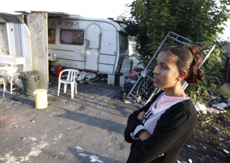 Francuska nastavlja s deportacijama Roma
