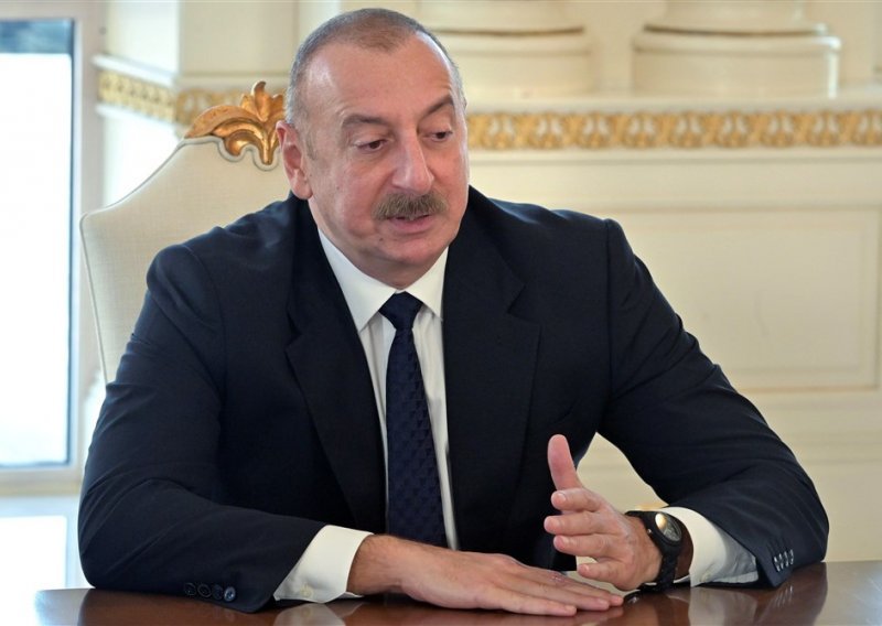 Azerbajdžan odgodio mirovne pregovore s Armenijom, protivi se sudjelovanju Macrona