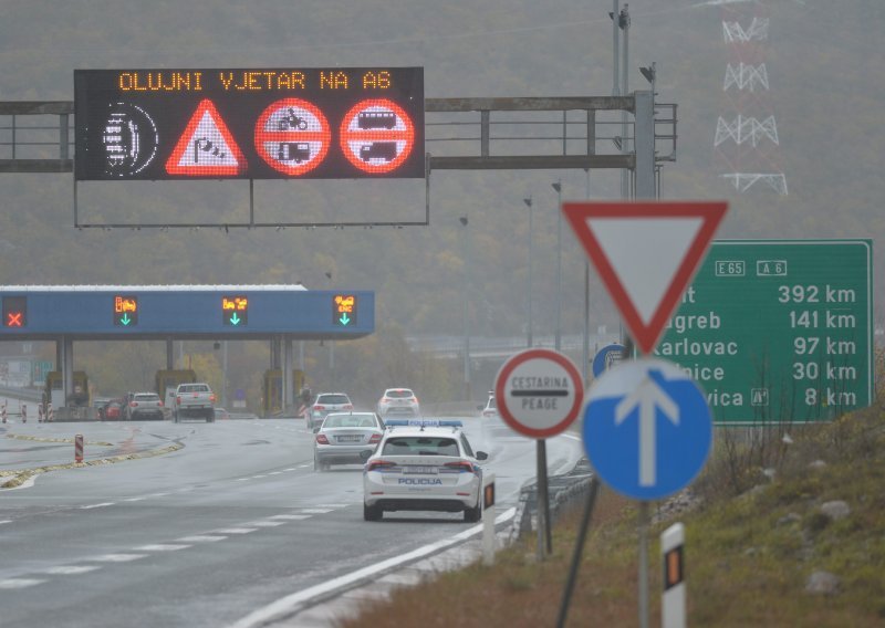 Jak vjetar ponovno zatvorio dio autoceste prema Rijeci, mogu proći samo osobna vozila
