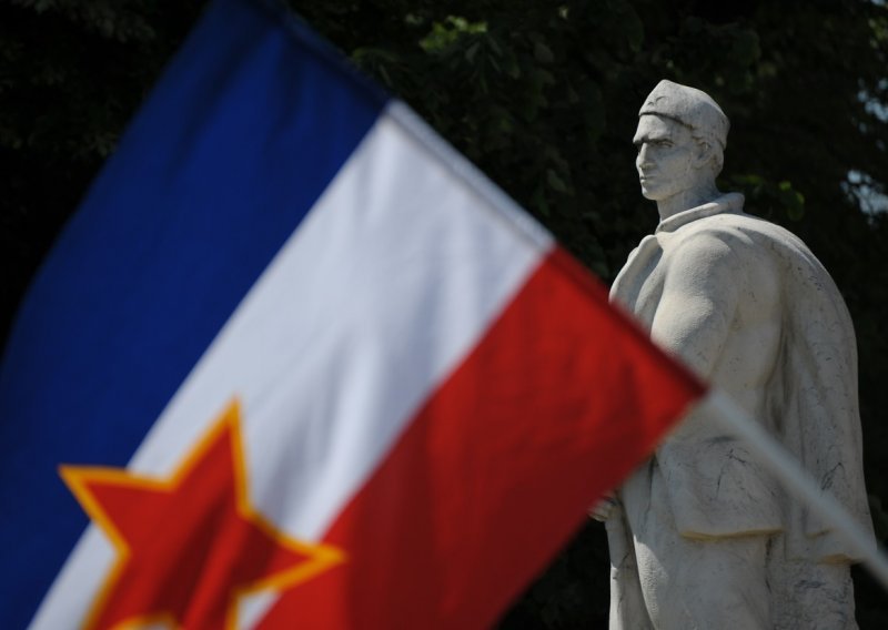 Muškarac na kući kod Požege izvjesio jugoslavensku zastavu, kažnjen je zbog remećenja javnog reda i mira