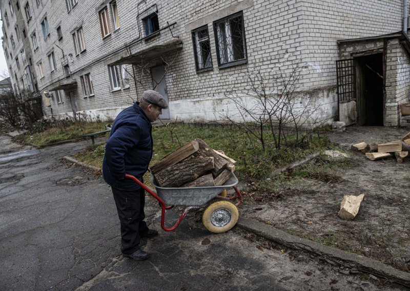 Devetero mrtvih Ukrajinaca u požarima zbog improviziranog grijanja