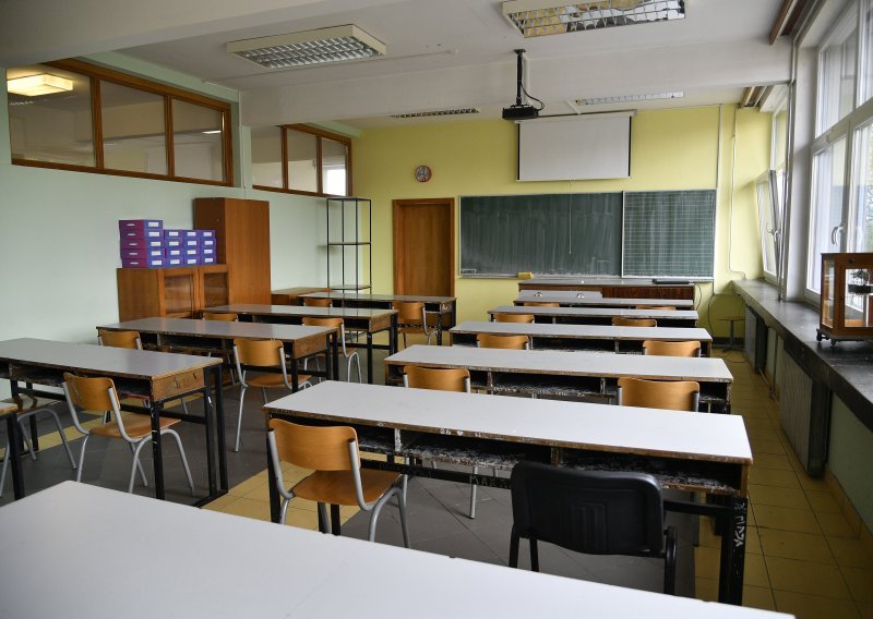 Škole širom Crne Gore ponovno evakuirane zbog dojave o bombi: 'Svi ćete umrijeti'
