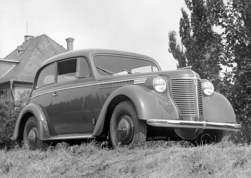 [FOTO] Olympia kao feniks; Opelov prvi serijski automobil sišao s proizvodne trake nakon obnove tvornice 1947.