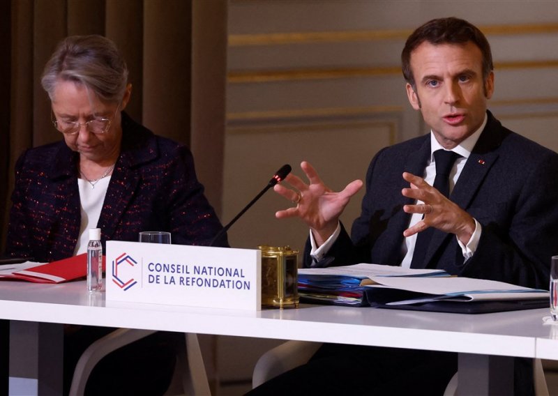 Macron: Predstavljanje mirovinske reforme odgođeno do siječnja