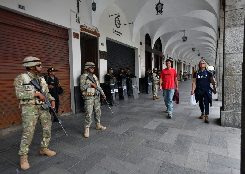Izvanredno stanje u Peruu, vojska pomaže policiji
