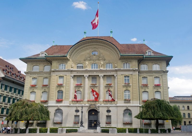 Švicarska središnja banka povećala kamate treći put ove godine