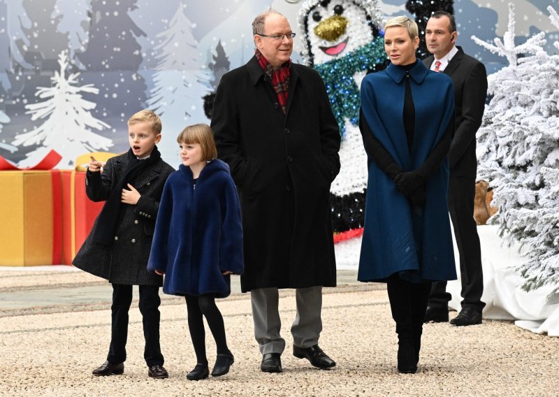Ovako izgleda idila u Monacu: Princeza Charlene i princ Albert s blizancima pozirali za božićnu čestitku