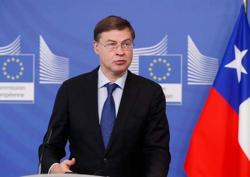 Dombrovskis opisao u kojem trenutku se u Latviji uvodio euro i usporedio s Hrvatskom