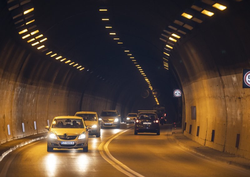 Splitska policija traži osobu koja je pucala u tunelu Marjan, promet je bio u potpunosti zatvoren