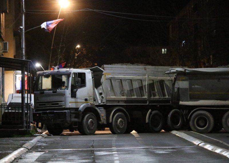 [FOTO/VIDEO] Potpuna blokada: Srbi postavili nove barikade, Kosovo zatvorilo najveći granični prijelaz