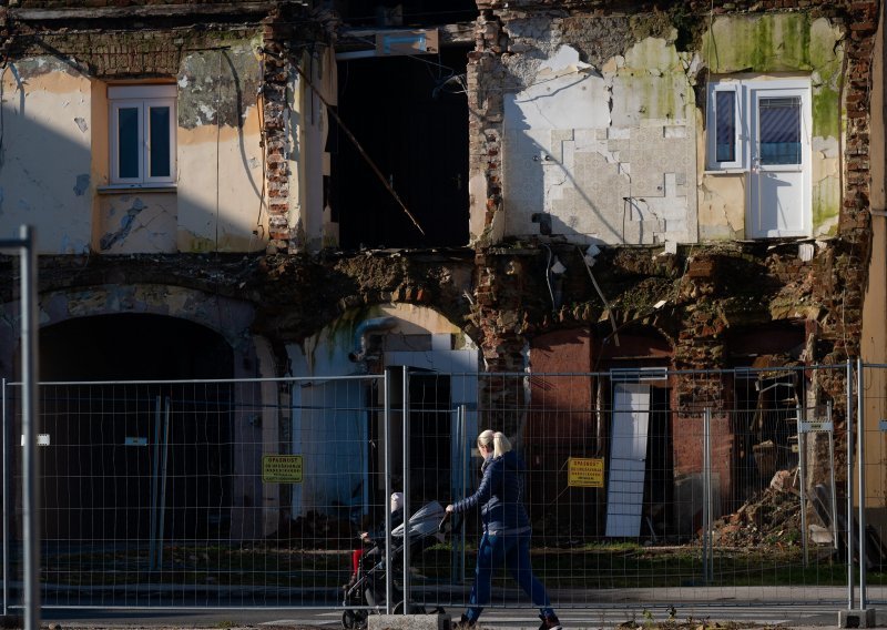 Je li Banovina dvije godine nakon potresa 'zaboravljena'? 'Imam 25 godina i PTSP nakon što sam ostala zarobljena pod ruševinama'