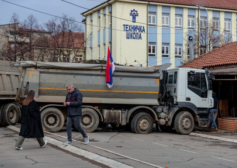 Međunarodne snage traže od Srba da ubrzaju uklanjanje barikada na sjeveru Kosova