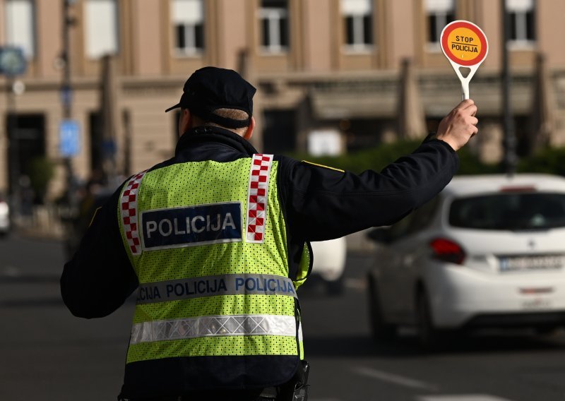 U Čakovcu pijan bježao policiji bez položenog vozačkog, oduzet mu je automobil
