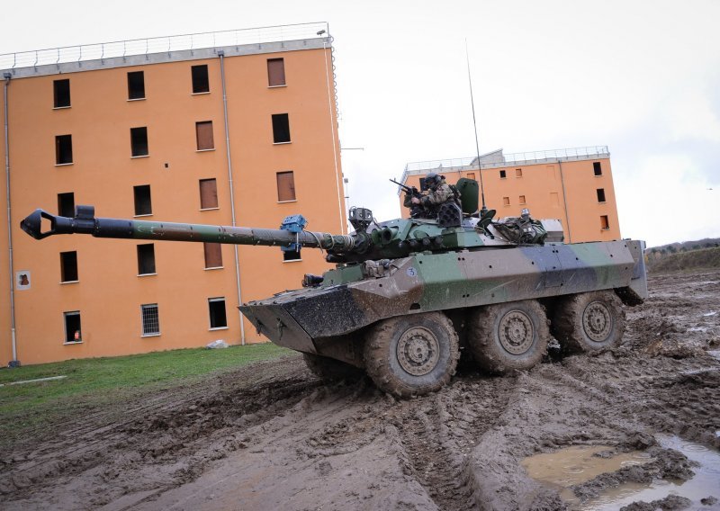 Zelenski od zapada traži teško naoružanje i teža borbena vozila: 'Nema racionalnog razloga zašto još uvijek niste poslali tenkove'