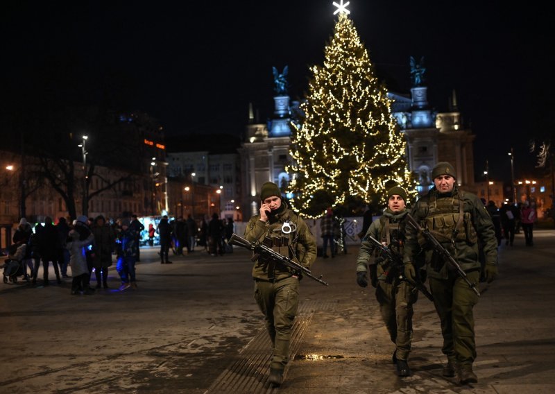 Jedan od najtežih Božića: Nastavak borbi u Ukrajini unatoč obećanjima o primirju tijekom blagdana, Putin sam na misi
