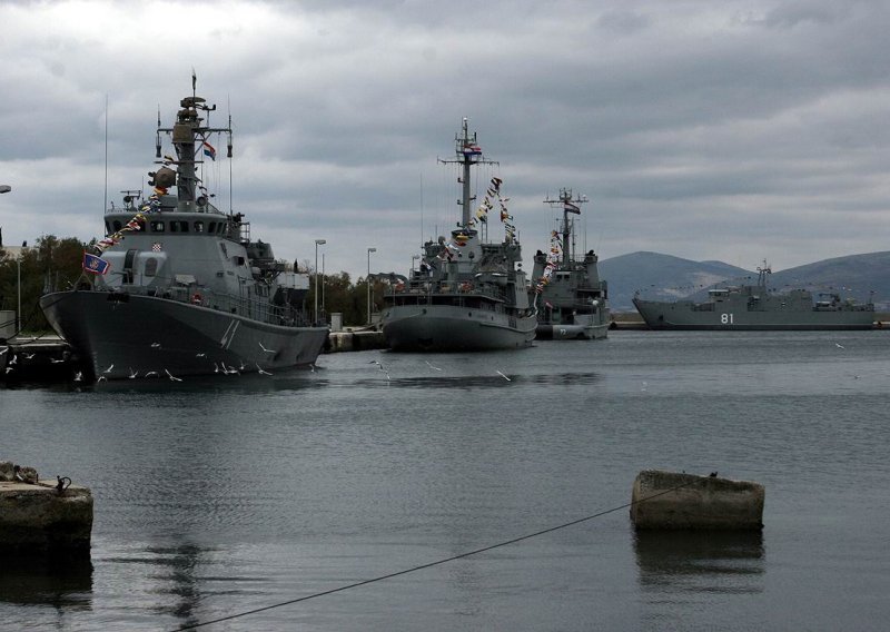 Vlada gasi vojnu brodogradnju