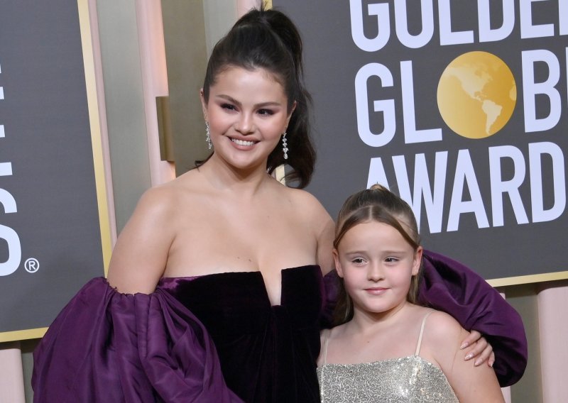 Ona je njezina najdraža pratnja na crvenom tepihu: Selena Gomez na dodjelu stigla sa 20 godina mlađom sestrom