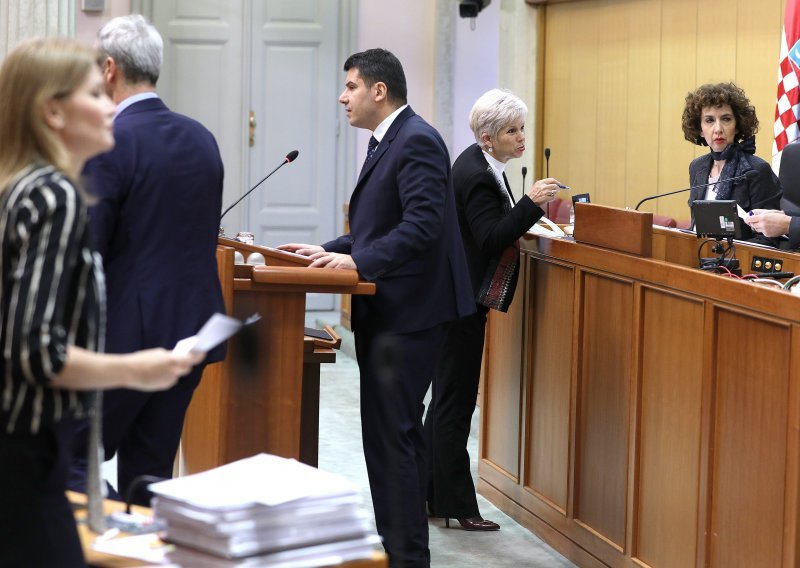 Oporba oštro po Plenkoviću: 'Rekonstrukcija Vlade je PR potez u funkciji njegova opstanka'