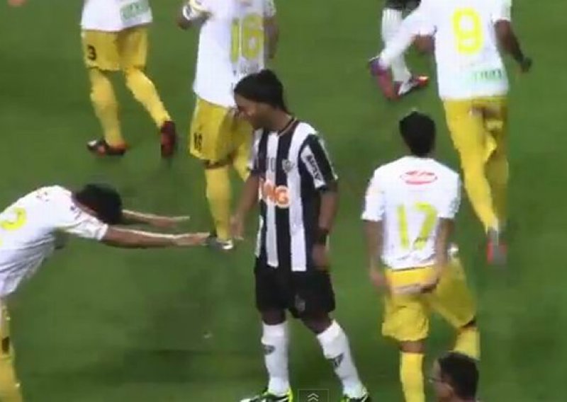 Ovom je gestom izazvao ovacije stadiona i 'rasplakao' Ronaldinha
