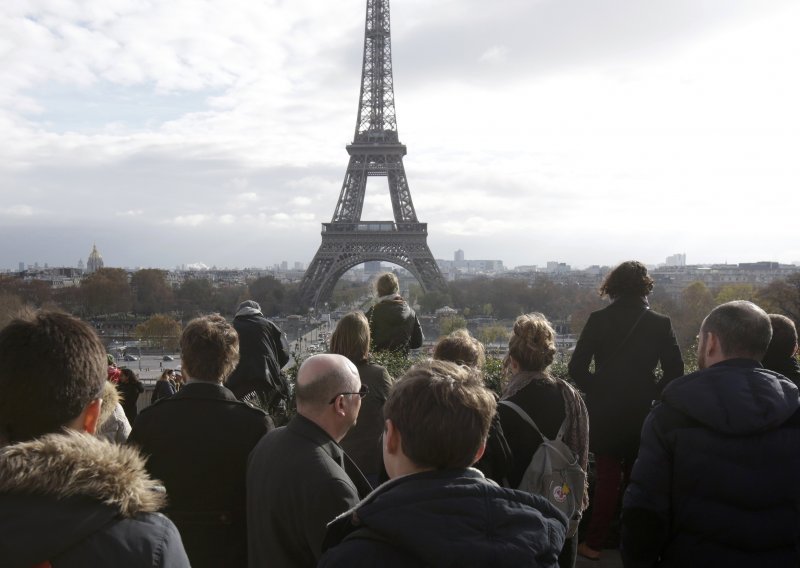 Pariz podijelio turističke agencije - jedne otkazuju put, druge ga i dalje prodaju
