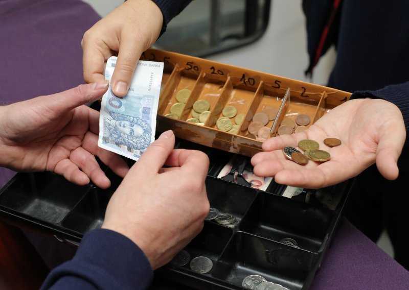 [FOTO] Pogledajte kako izgledaju krivotvorene kovanice kune i eura