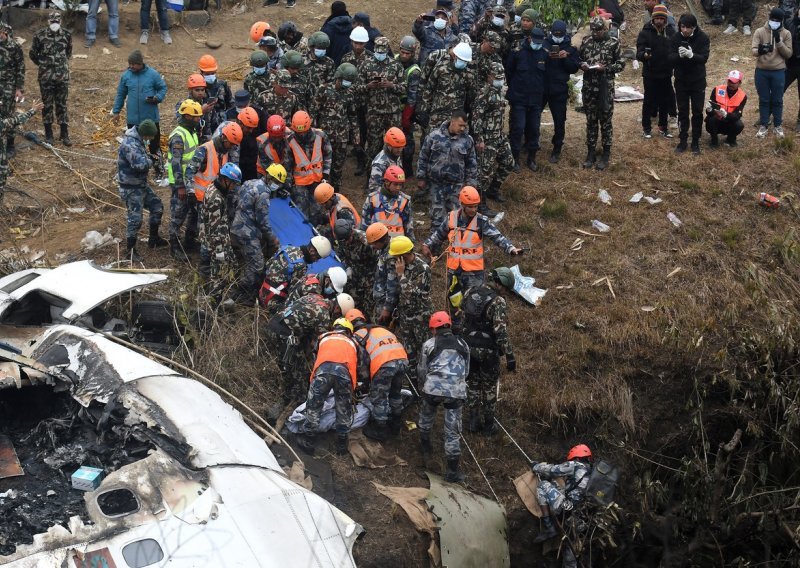 Pronađene obje crne kutije srušenog nepalskog zrakoplova: Poginulo 68 putnika, za četvero se još traga